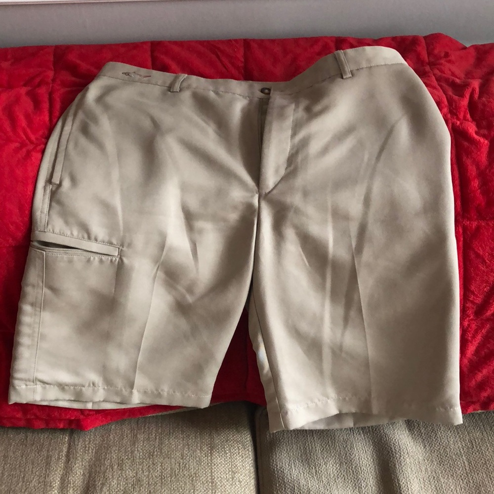 Greg Norman golf shorts. Size 32